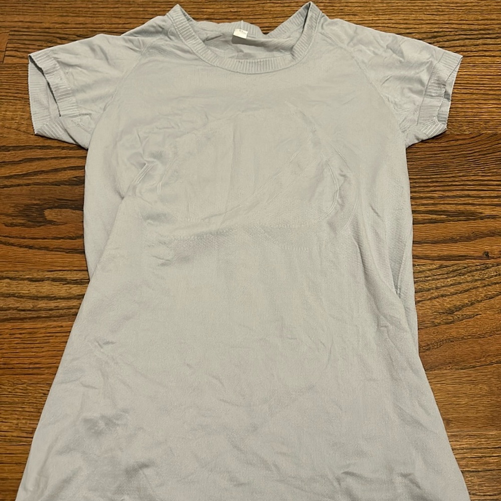 CRZ yoga short sleeve top. Lulu look alike. Size XS.